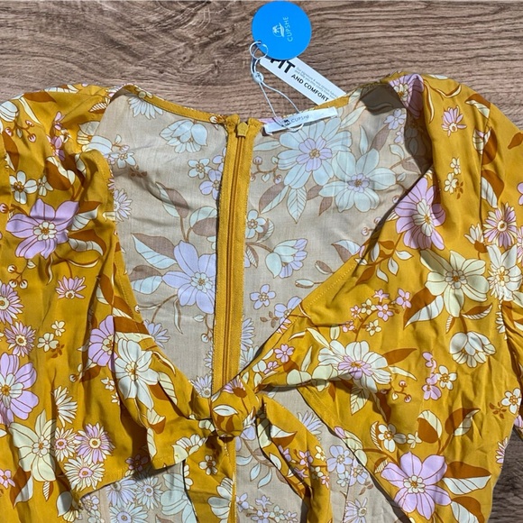 CUPSHE BEACH dress cut out tie front . Super cute pattern - Picture 4 of 4